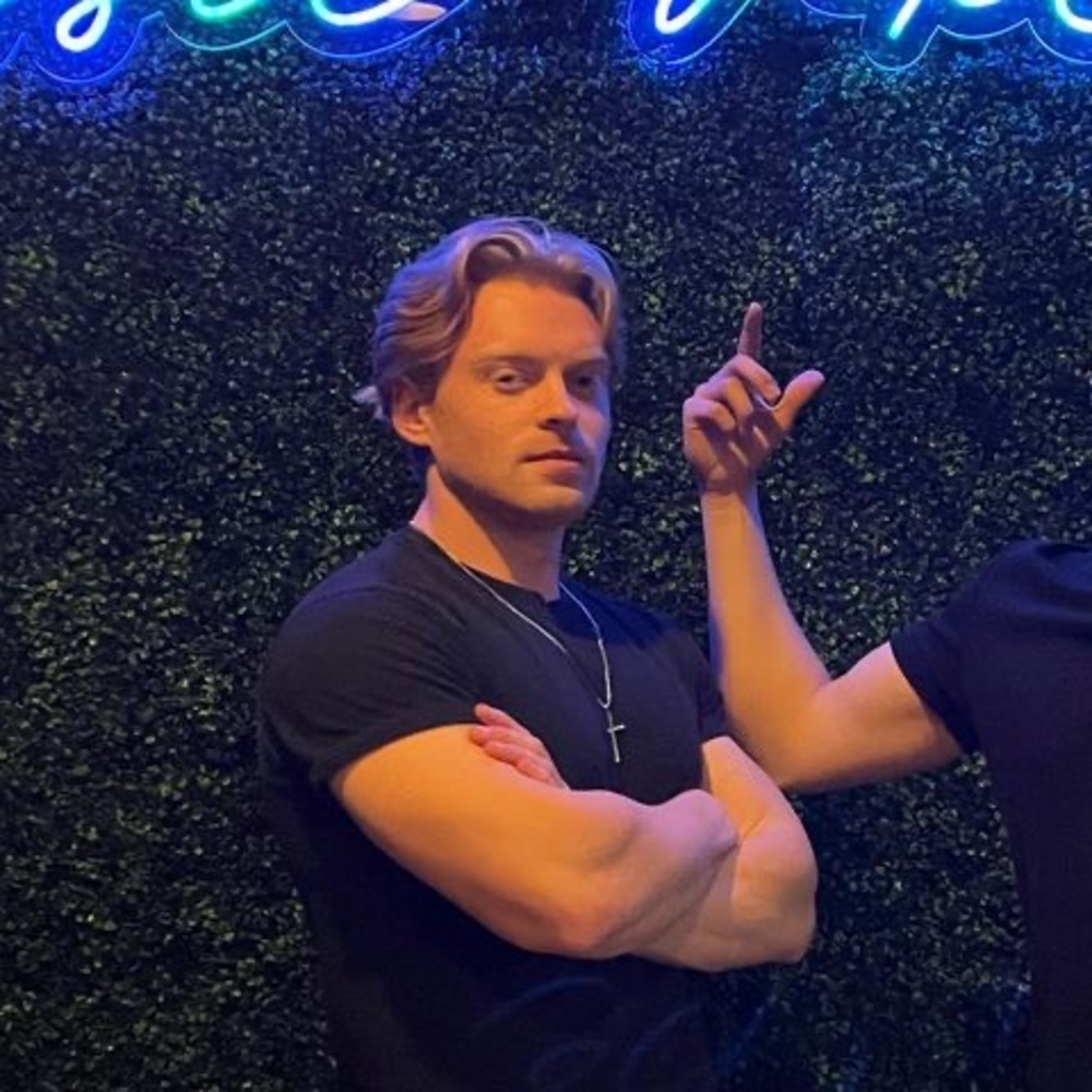 Meet your Posher, Logan